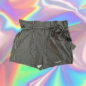 🌟SOLD ON DEPOP🌟 Forever 21+ Paper Bag Shorts